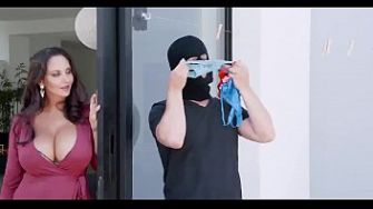 Ава Аддамс  трахает бандита