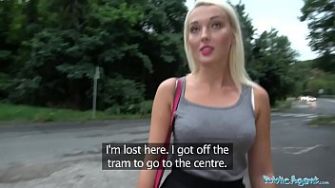 Общественный агент трахает блондинку за деньги