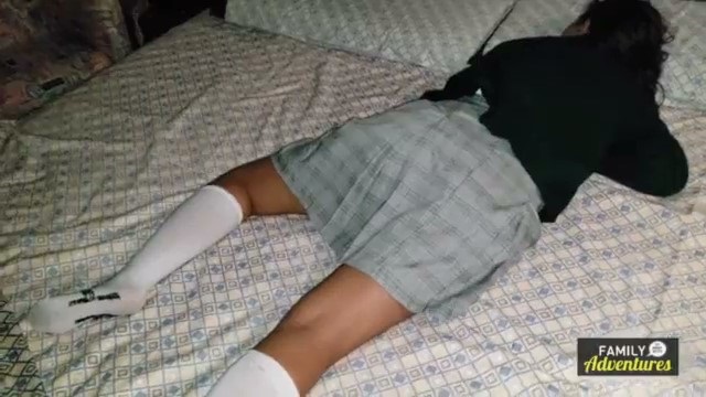 Изнасиловал в рот пьяную дочь выпускницу