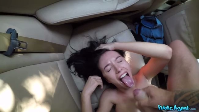 Очередной шкуре за бабки накончали в рот на заднем сиденье