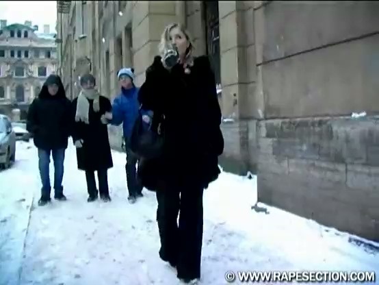 Телка с пивасом изнасилована на районе